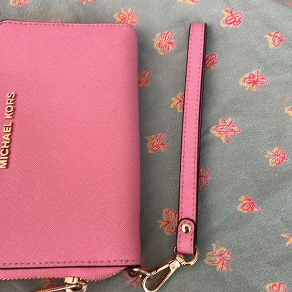 Michael Kors Pink Wallet Small Bag w Logo & Strap Gold Tone Hardware - Picture 5 of 9